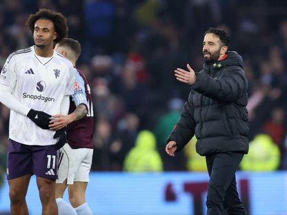 روبن أموريم وجوشوا زيركزي بعد الخسارة أمام أستون فيلا في الدوري الإنجليزي - 21 ديسمبر 2025 - Reuters