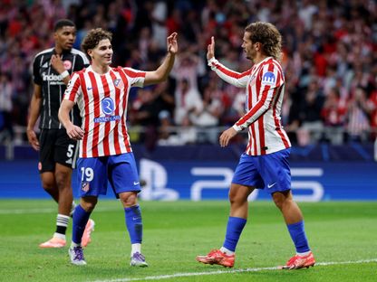 أنطوان غريزمان وجوليان ألفاريز من مباراة أتلتيكو مدريد وآينتراخت فرانكفورت - 30 سبتمبر 2025 - Reuters