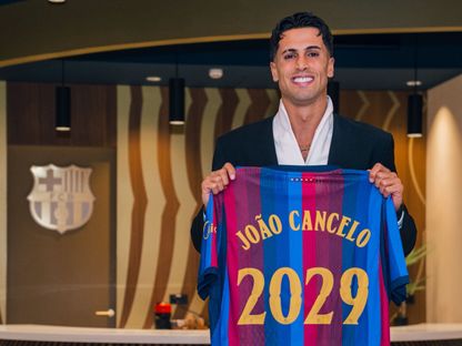 كانسيلو ينضم لبرشلونة من الهلال حتى 2029 - 20 أغسطس 2026 - X@FCBarcelona