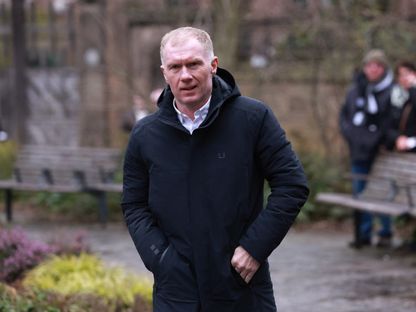 بول سكولز خلال جنازة زميله السابق دينيس لو - 11 فبراير 2025 - Action Images via Reuters