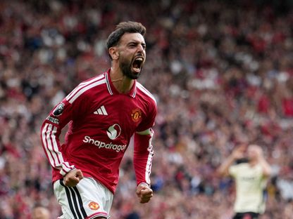 برونو فرنانديز قائد مانشستر يونايتد يحتفل بهدفه الأول أمام إيبسويتش تاون في الدوري الإنجليزي - 30 أغسطس 2026 - Reuters