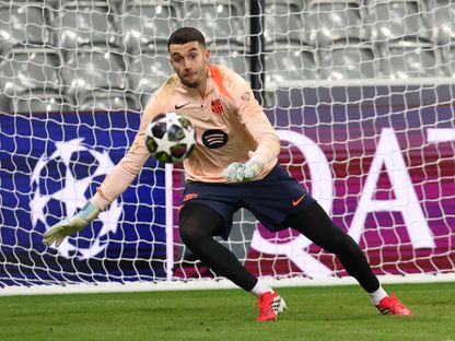 جوان غارسيا حارس مرمى برشلونة في حصة تدريبية قبل مواجهة نيوكاسل في ذهاب ثمن نهائي دوري أبطال أوروبا - 9 مارس 2026 - Reuters