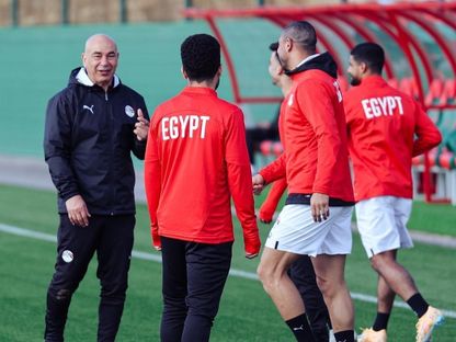 حسام حسن مدرب مصر خلال التدريبات قبل مواجهة أنغولا بكأس أمم إفريقيا - 28 ديسمبر 2025 - X@EFA