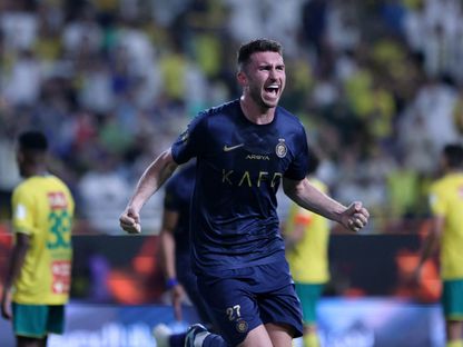 احتفال إيمريك لابورت مدافع النصر بتسجيل هدف في مرمى الخليج بدوري روشن السعودي - 4 نوفمبر 2023 - Reuters