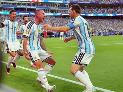 ليونيل ميسي يحتفل مع ماك أليستر بعد صناعة هدف ضد سويسرا - 11 يوليو 2026 - Reuters