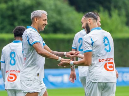 أمين غويري يحتفل مع فاكوندو ميدينا بتسجيل أولمبيك مارسيليا هدفاً في مرمى إيكسيلسيور بمباراة ودية - 20 يوليو 2025 - X/@OM_Arab