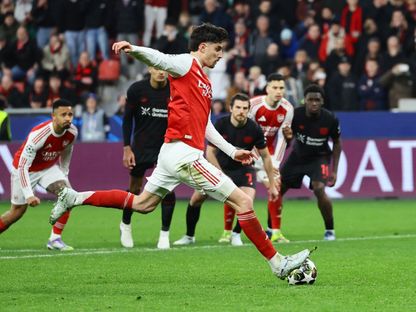 كاي هافيرز يسجل من ركلة جزاء هدف التعادل لأرسنال بمواجهة باير ليفركوزن في ثمن نهائي دوري أبطال أوروبا - 11 مارس 2026 - Reuters