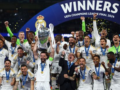 لحظة تتويج ريال مدريد بلقب دوري أبطال أوروبا 2024 بعد فوزه على بوروسيا دورتموند في الدور النهائي - 1 يونيو 2024 - Reuters