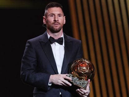 لاعب إنتر ميامي ليونيل ميسي بعد الفوز بجائزة الكرة الذهبية 2023 في باريس - 30 أكتوبر 2023 - ٌReuters