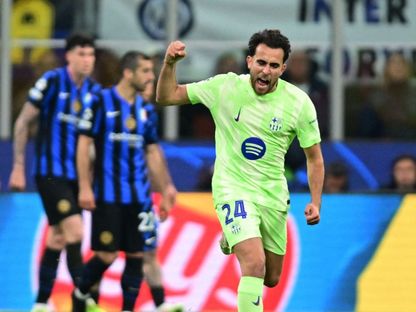 فرحة إيريك غارسيا بتسجيل هدف برشلونة الأول أمام إنتر ميلان في إياب نصف نهائي دوري أبطال أوروبا 6-5-2025 - Reuters