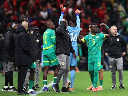 لاعبو السنغال يخرجون من الملعب احتجاجا على منح ركلة جزاء للمغرب في نهائي كأس أمم إفريقيا - 19 يناير 2026 - Reuters