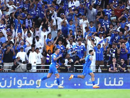 ألكسندر ميتروفيتش يحتفل بهدف سجله للهلال في مرمى الأهلي - 6 مايو 2024 - X/@SPL_EN