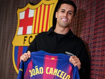 برشلونة يضغط على الهلال لشراء كانسيلو بـ"مقابل رمزي"