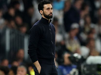 ألفارو أربيلوا مدرب ريال مدريد خلال مواجهة بنفيكا في دوري أبطال أوروبا - 25 فبراير 2026 - Reuters