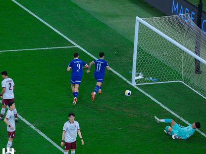 لاعبو الهلال السعودي يحتفلون بتسجيل هدف في شباك غوانغجو الكوري الجنوبي في ربع نهائي دوري أبطال آسيا للنخبة - 25 أبريل 2025 - X/@Alhilal_EN