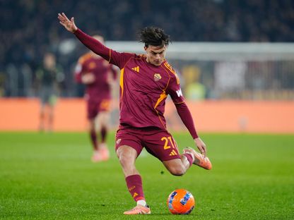 لاعب روما باولو ديبالا خلال مباراة جنوى في الدوري الإيطالي - 29 ديسمبر 2025 - Reuters