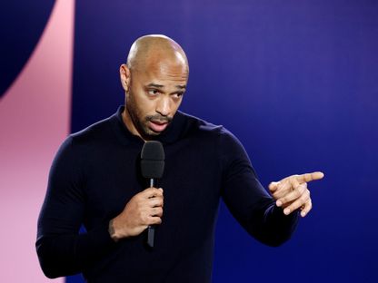 أسطورة كرة القدم الفرنسية تييري هنري خلال قرعة كرة القدم بأولمبياد باريس 2024 - 20 مارس 2024 - ٌReuters