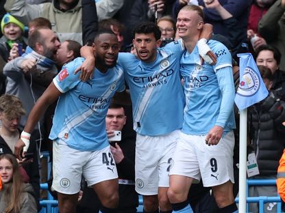 لاعبو مانشستر سيتي يحتفلون بالهدف الأول أمام ليفربول في ربع نهائي كأس الاتحاد الإنجليزي - 4 أبريل 2026 - Reuters