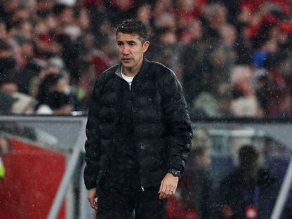 مدرب بنفيكا برونو لاجي خلال مباراة برشلونة في دوري أبطال أوروبا - 21 يناير 2025 - Reuters