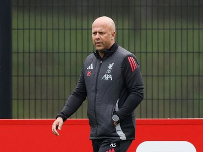 آرني سلوت خلال تدريب لليفربول - 21 أكتوبر 2025 - Action Images via Reuters