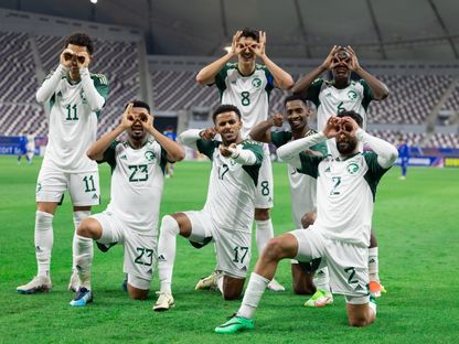 لاعبو منتخب السعودية يحتفلون بتسجيل هدف في مرمى تايلاند بكأس آسيا تحت 23 عاماً- 19 أبريل 2024 - X/@SaudiNT