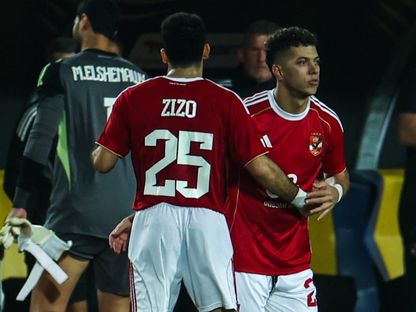 أحمد سيد (زيزو) يغادر الملعب ويشارك إمام عاشور مع الأهلي ضد شبيبة القبائل - 22 نوفمبر 2025 - FB/alahly