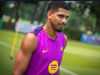 لاعب برشلونة رونالد أراوخو خلال تدريبات الفريق في الجولة الآسيوية - 3 أغسطس 2025 - www.fcbarcelona.com