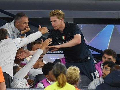 كيفن دي بروين لاعب نابولي بعد استبداله خلال مواجهة مانشستر سيتي في دوري أبطال أوروبا - 18 سبتمبر 2025 - Reuters