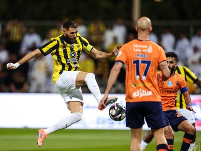 كريم بنزيما في مباراة الاتحاد والفيحاء بدوري روشن السعودي - 17 أكتوبر 2025 - X/@@ittihad