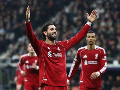 دومينيك سوبوسلاي لاعب ليفربول يحتفل بهدفه في مرمى آينتراخت فرانكفورت في دوري أبطال أوروبا - 22 أكتوبر 2025 - Reuters