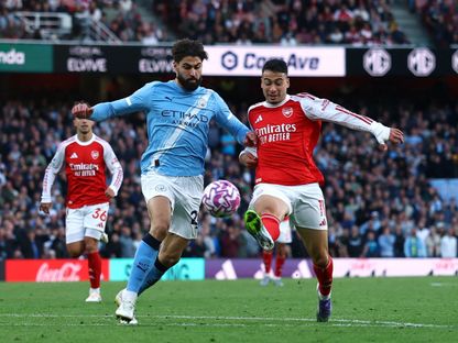 غابرييل مارتنيلي مهاجم أرسنال في طريقه للتسجيل في مرمى مانشستر سيتي في الدوري الإنجليزي - 21 سبتمبر 2025 - Reuters