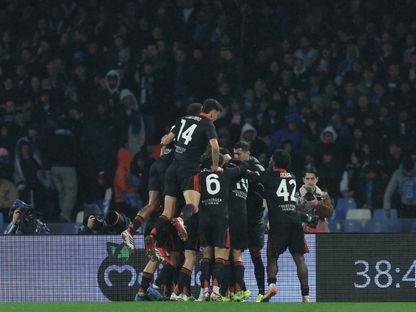 احتفال لاعبي كومو بهدف مارتن باتورينا ضد نابولي في ربع نهائي كأس إيطاليا - 10 فبراير 2026 - X/SerieA_AR