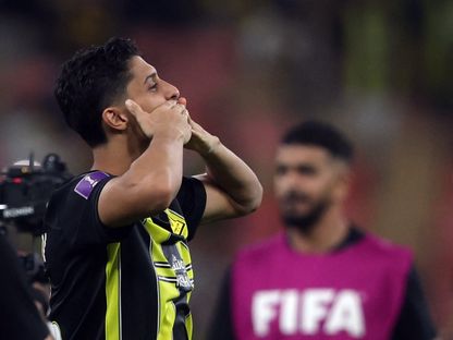 فيصل الغامدي يحيي جمهور الاتحاد السعودي بعد الفوز على أوكلاند سيتي النيوزيلاندي بكأس العالم للأندية - 12 ديسمبر 2024 - Reuters