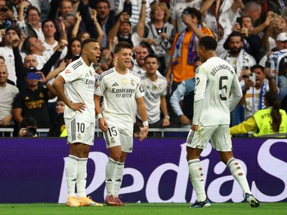 لاعبو ريال مدريد يحتفلون بالتسجيل ضد برشلونة - 26 أكتوبر 2025 - Reuters