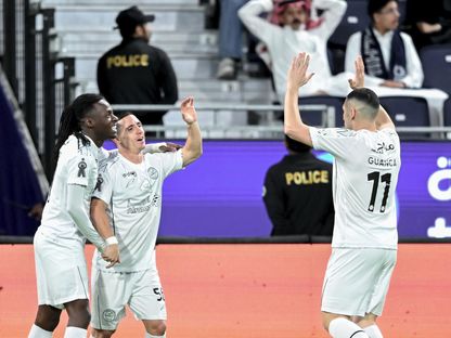 البرتغالي دانييل بودينسي مهاجم الشباب يحتفل مع زميلين بهدفه في شباك الهلال - 21 أبريل 2025 - X/AlShababSaudiFC