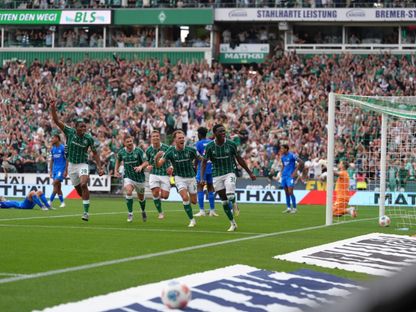 كريم كوليبالي مدافع فيردر بريمن يحتفل بهدفه في مرمى باير ليفركوزن في الدوري الألماني - 30 أغسطس 2025 - FB/@SV Werder Bremen