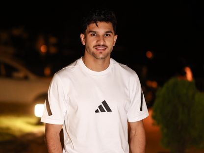 الجزائري منصف بقرار يصل إسبانيا لبدء مشواره مع الأهلي