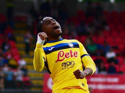 أديمولا لوكمان مهاجم أتالانتا يحتفل بهدفه في مرمى مونزا في الدوري الإيطالي - 4 مايو 2025 - Reuters