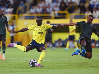 ساديو ماني لاعب النصر لحظة تسجيله هدفاً في مرمى الخلود بالدوري السعودي - 14 سبتمبر 2025 - X/@AlNassrFC