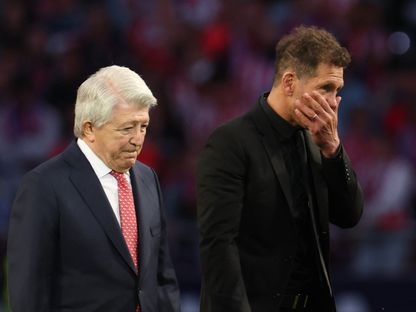 إنريكي سيريزو رئيس أتلتيكو مدريد بجوار المدرب دييغو سيميوني - 17 مايو 2026 - Reuters