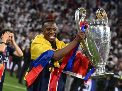 ويليان باتشو مدافع باريس سان جيرمان يحتفل بالفوز بدوري أبطال أوروبا - 31 مايو 2025 - Reuters