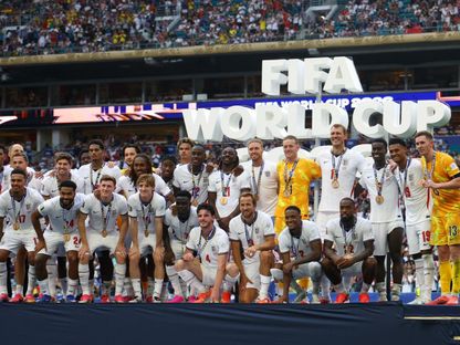 إنجلترا تحتفل بحصد الميدالية البرونزية بعد الفوز على فرنسا - 18 يوليو 2026 - Reuters