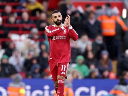 محمد صلاح يُحيي جمهور ليفربول في مباراة فولهام بالدوري الإنجليزي - 11 أبريل 2026 - Reuters