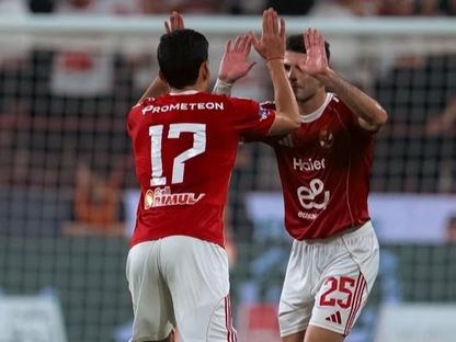 أشرف بن شرقي يحتفل مع أحمد سيد "زيزو" بهدف تقدم الأهلي على الزمالك في كأس السوبر المصرية - 9 نوفمبر 2025 - fb/Al Ahly