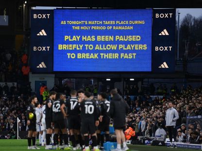 ليدز يونايتد يعلن إيقاف اللعب من أجل إفطار اللاعبين المسلمين في رمضان خلال مباراة مانشستر سيتي في الدوري الإنجليزي - 28 فبراير 2026 - Reuters