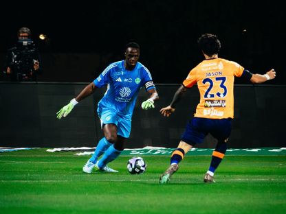 إدوارد ميندي حارس الأهلي يشتت الكرة في مباراة الفيحاء بالدوري السعودي - 8 أبريل 2026 - X/@ALAHLI_FC