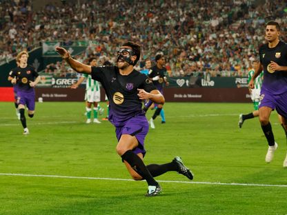 3 إصابات بدفاع برشلونة تثير القلق قبل مواجهة باريس سان جيرمان