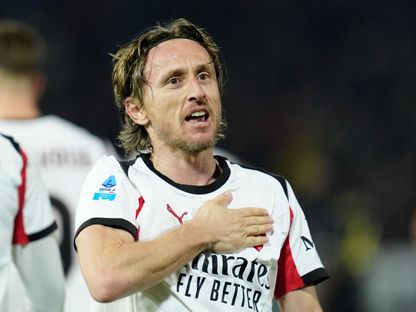 لوكا مودريتش يحتفل بهدفه في مباراة بيزا وميلان بالدوري الإيطالي - 13 فبراير 2026 - Reuters