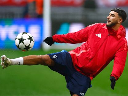 إبراهيم صلاح أثناء الإحماء قبل مباراة بريست وإيندهوفن في دوري أبطال أوروبا - 10 ديسمبر 2024 - Reuters