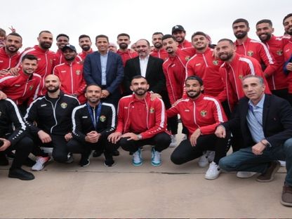 من استقبال الأمير علي بن الحسين رئيس الاتحاد الأردني لكرة القدم لبعثة المنتخب - 12 فبراير - AlmamlakaTV